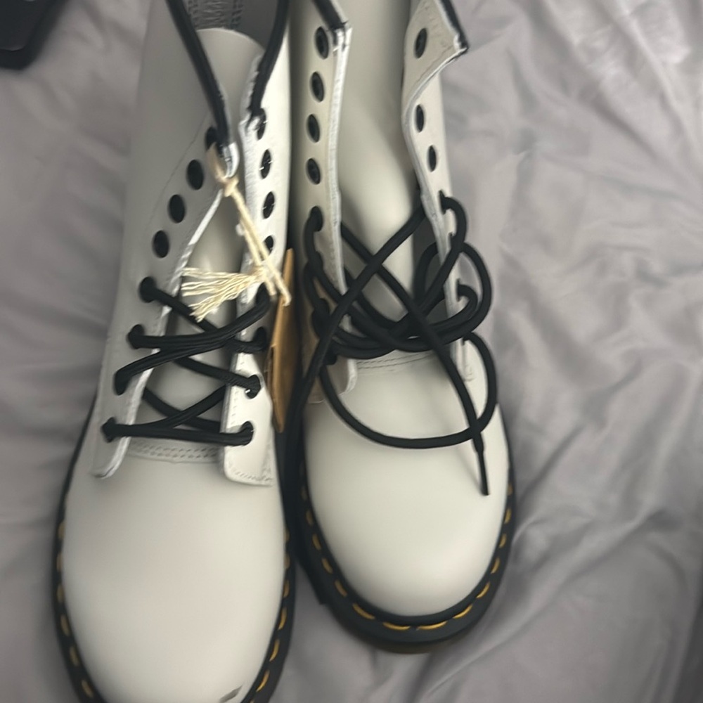Dr Martens boots women size 8 never worn